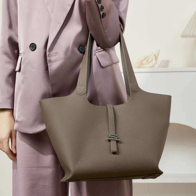 Early autumn new top-layer cowhide wind chimes handbag women's large-capacity commuter shoulder leather tote bag