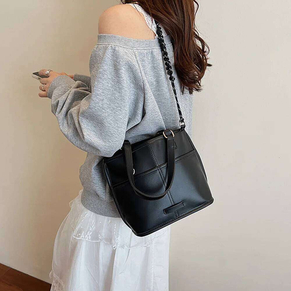 PU Leather Vintage Bucket Contrast Color Stylish Sling Trendy Shoulder Leisure Bag With Matching Clutch