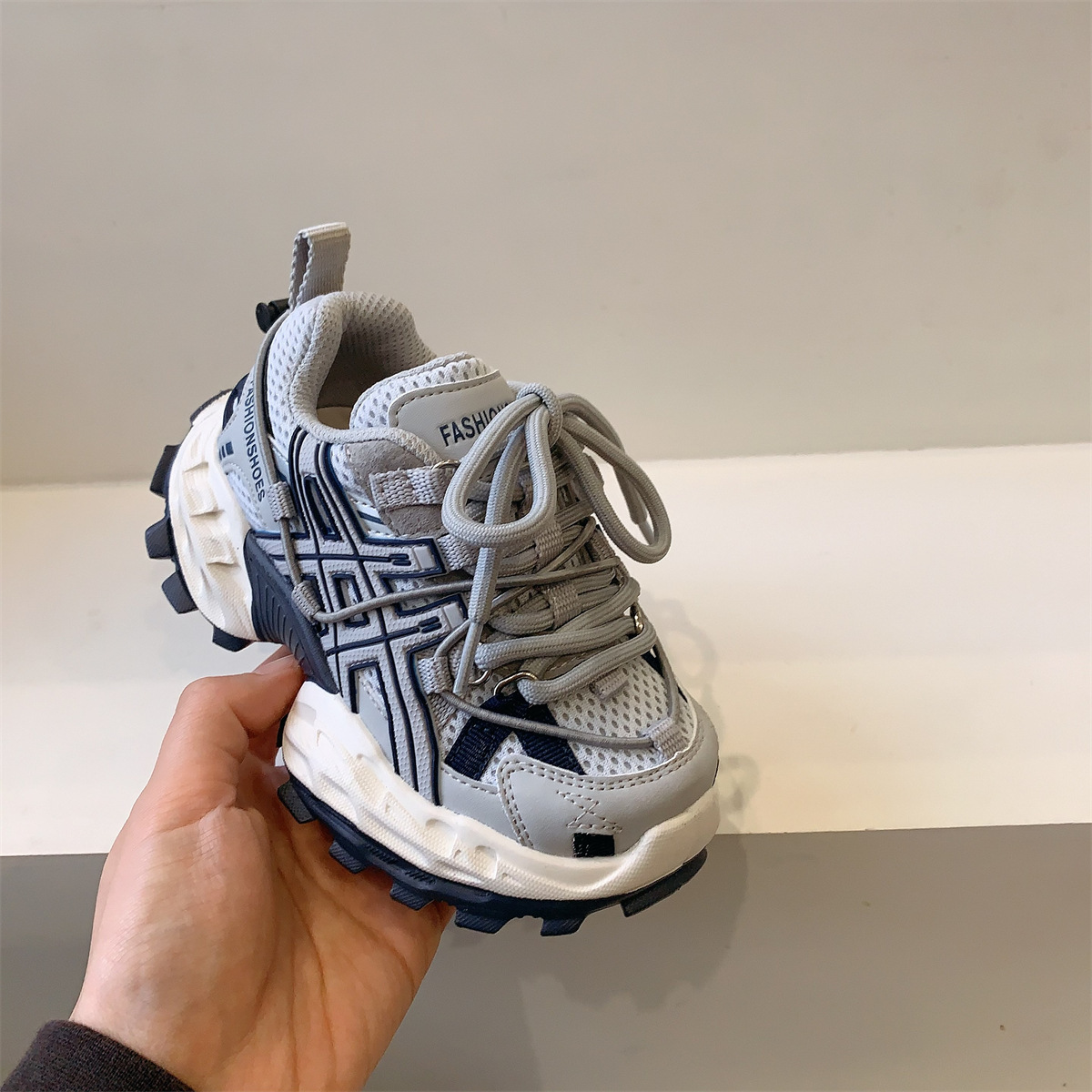 Free shipping designed for children's sports shoes Lightweight breathable versatile and trendy shoes for boy and girl