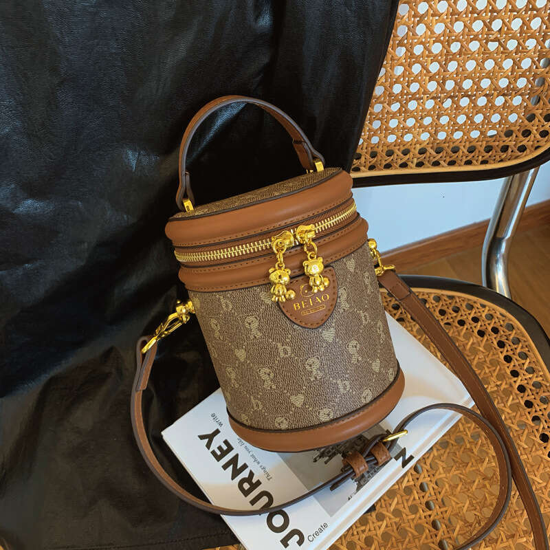 DHessentials Trendy Bucket Shoulder Bag - Fashionable PU Crossbody Purse for Women, Casual Mini Handbag (17x13cm, 380g)