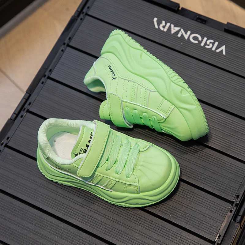 Childrens board shoes girls fashionable white shoes 2025 Spring and Autumn edition boys sports shoes Korean version M250812