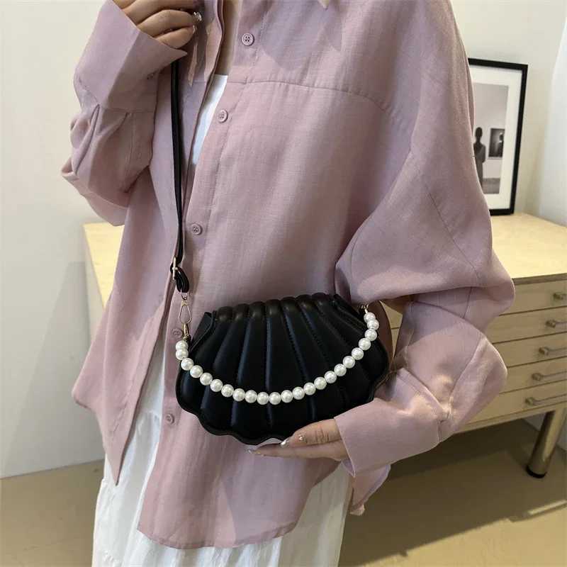 French Pearl Chain Handbag Women Seashell Fashion Shoulder Bag PU Leather Clutch Purse Novelty Solid Chic Hobo Bag Small Satchel Z250812