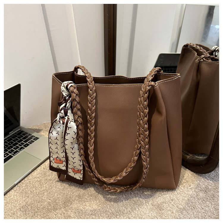 Large Capacity Casual Early Autumn New Textured Fashion Solid Color Scarf Stylish Commuter Tote Shoulder Bag ddmymarket