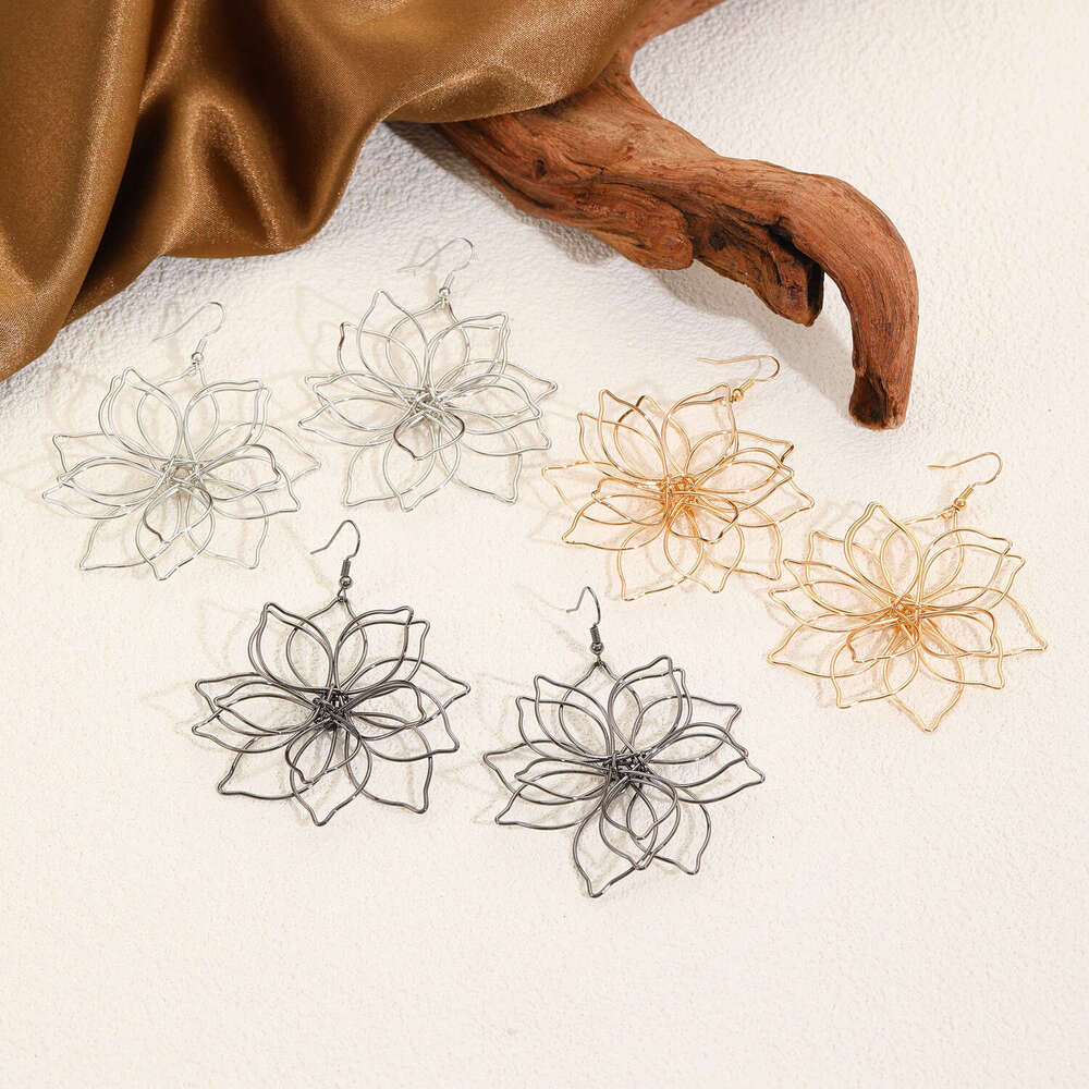 Exaggerated Metal Hollow Flower for Women, High-End Ins Style Woven Geometric Drop Earrings