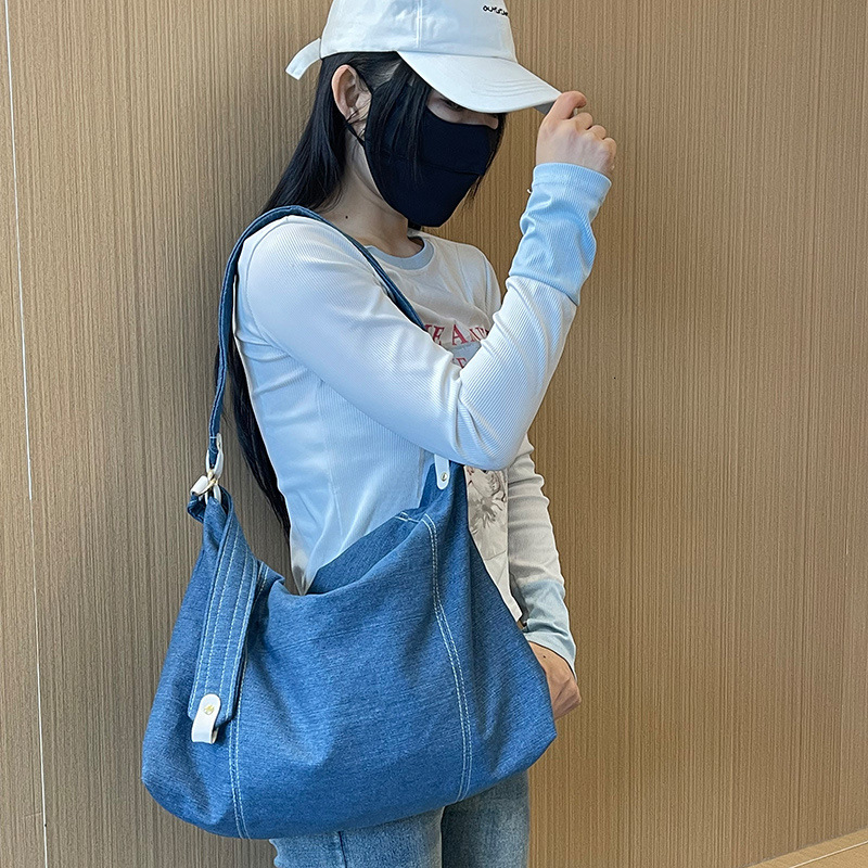 Design Denim for Women New Versatile Crossbody Fashionable Single Shoulder Commuter Tote Bag