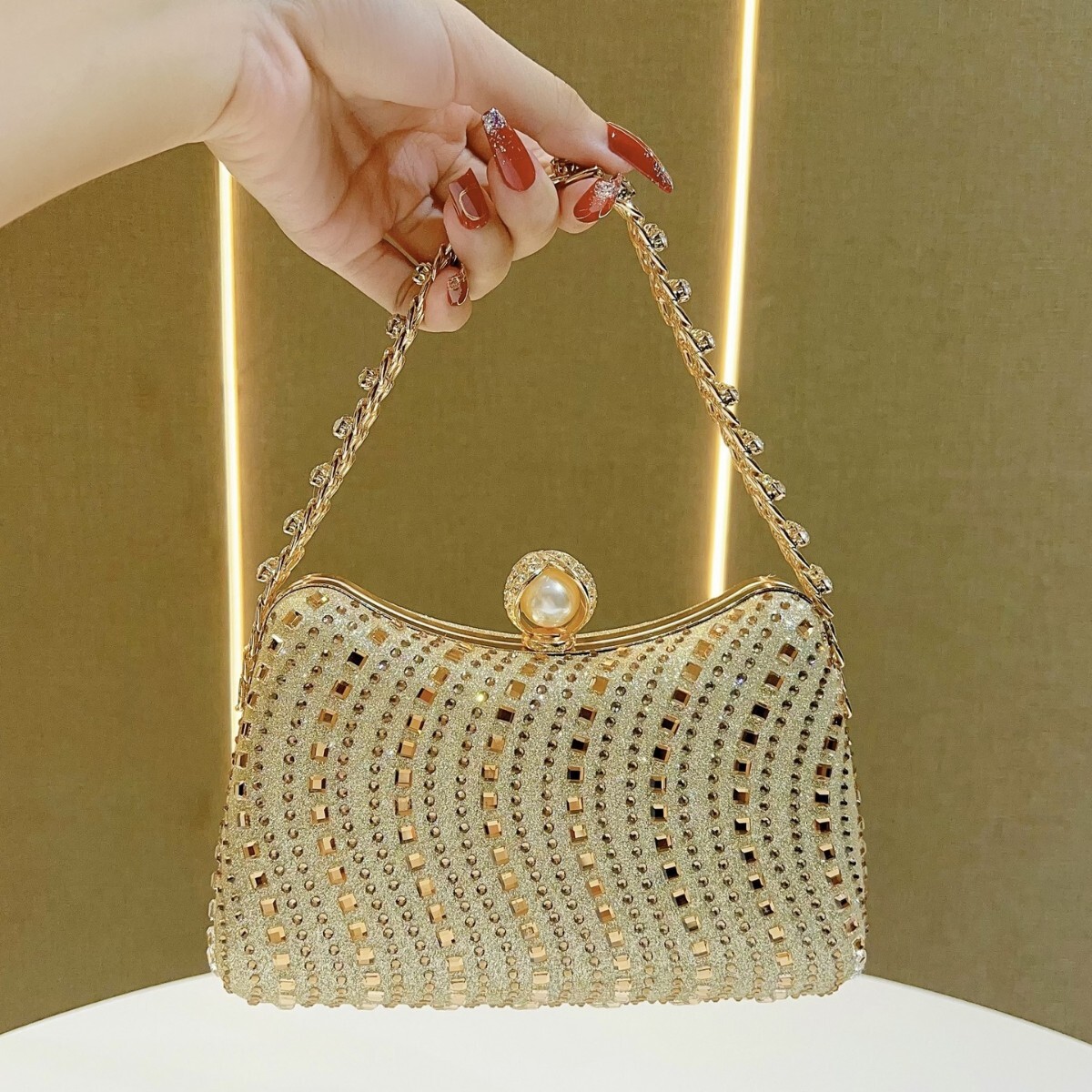 2025 designer's new European and American retro fashion rhinestone bag chain bag high-end crossbody bag