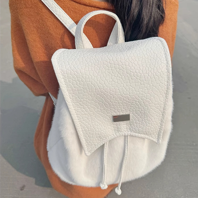 Korean Plush Large Capacity Autumn Winter New Design College Style Versatile Handheld Backpack for Women