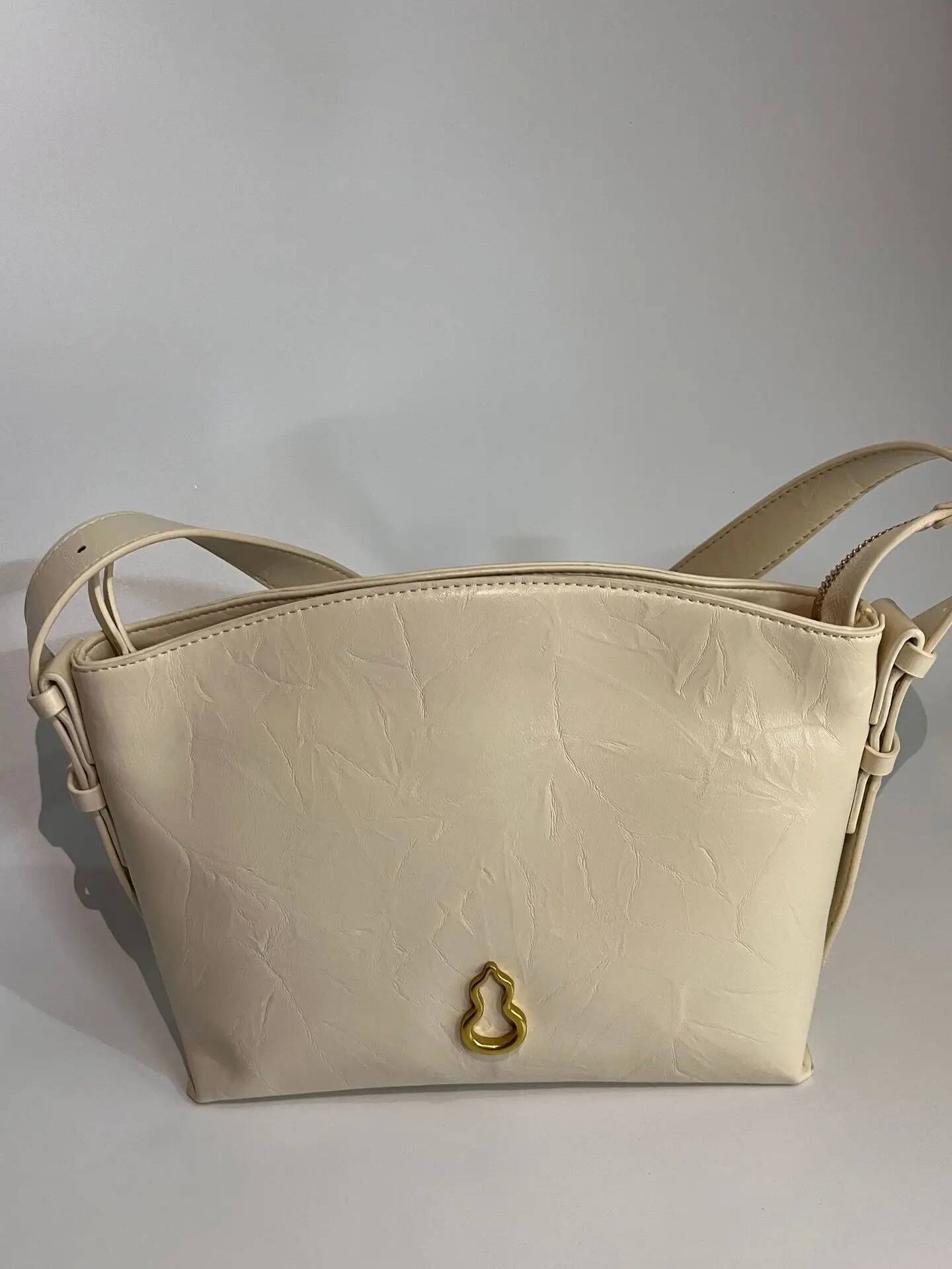 BAMPO 2025 New Small Hobo Tote Fashionable Single-Shoulder Crossbody Underarm Bag for Women