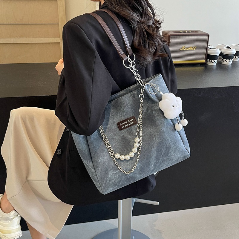 Design Tote for Women New High-End Feel Shoulder Fashion Versatile Commuter Large Capacity Crossbody Bag