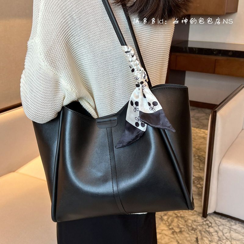 designer bag Large Capacity Summer Bag for Luxury bag Women 2025 New Versatile Shoulder Bag Fashionable Design Stylish Commuter Tote Bag