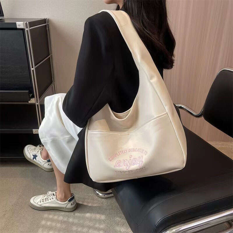 Spring And Summer New Large Capacity Tote Wide Strap PU Leather Embroidered Shoulder Women's Bag B5