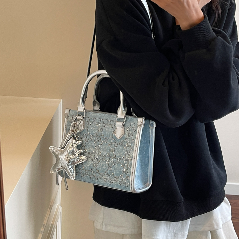 Women's New Fashion Versatile High-End Feel Handheld Shoulder Crossbody Large Capacity Commuter Tote Bag