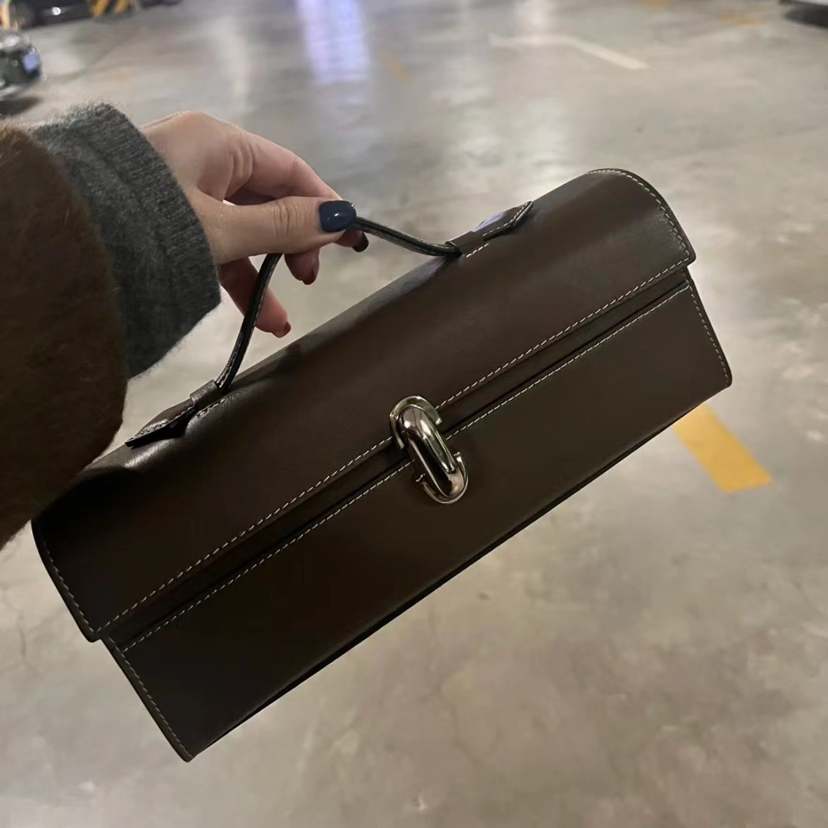 2025 Autumn bag New Women s Shoulder Bag New Long Handbag Slim Fit Niche Design Retro women s Leather Women s Small Square Bag Autumn New Designer Bag