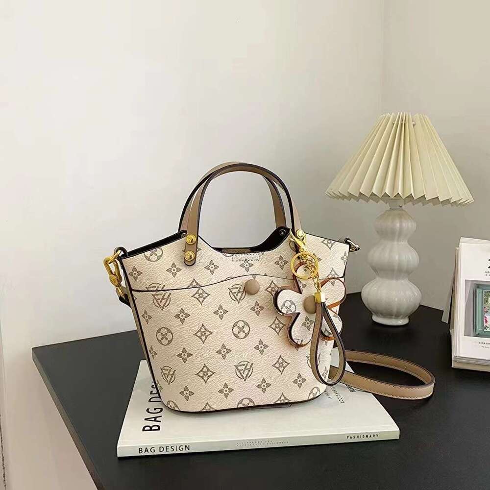 Louis Fanghua Women's New Fashion Single Shoulder Handbag Large Capacity High-end Korean Style Basket Bag