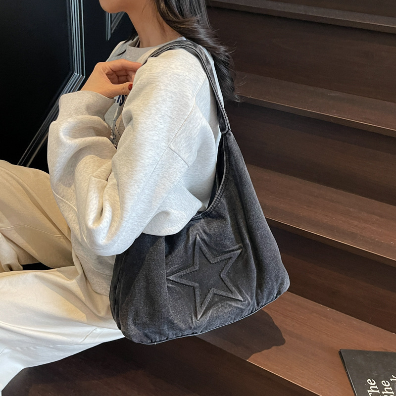 2025 autumn new women's shoulder bag simple large capacity handbag niche design denim embossed star shaped women's crossbody bag women'