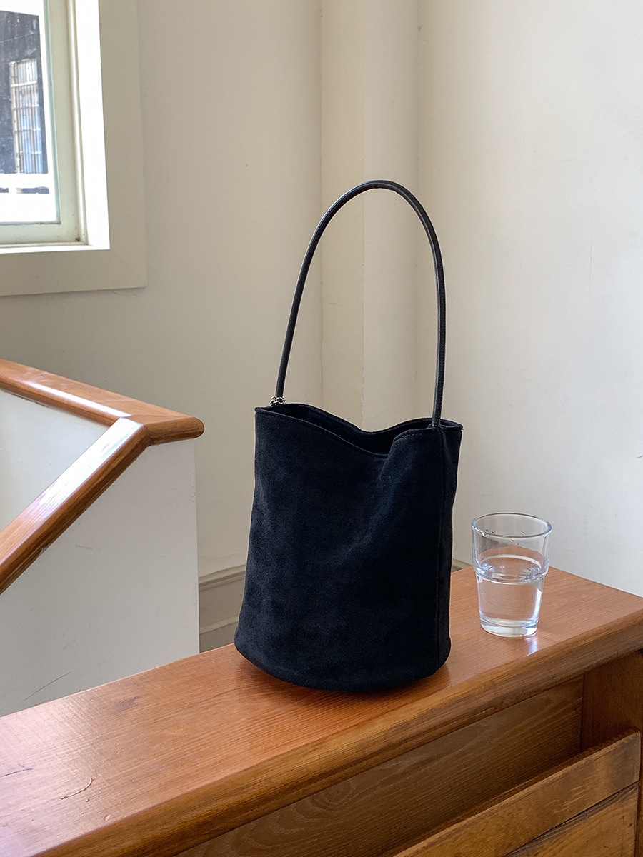 2025 new women's bucket shaped handbag fashion designer niche Korean style handbag