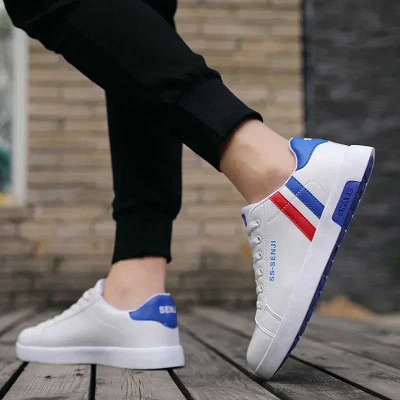 High Quality Men Sneakers Leather Outdoor Casual Shoes Lace-up Hot Sale Mens Vulcanized Shoes Trendy Men Shoes New Tennis Shoes for Men Z250812