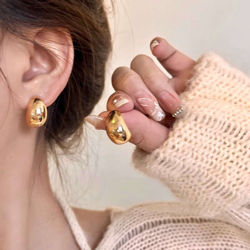 High-end Metal for Women 2025 New Style Unique Niche Design Stud Elegant Korean Earrings