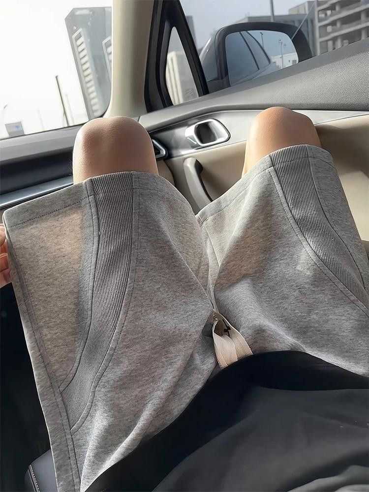 American straight-cut grey patchwork sports shorts for summer, suitable for casual wear and versatile in various occasions.