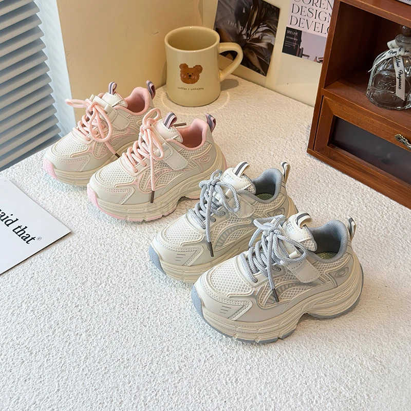 Girls shoes childrens dad shoes womens 2025 new summer mesh breathable thick sole height increasing casual sports shoes T250812