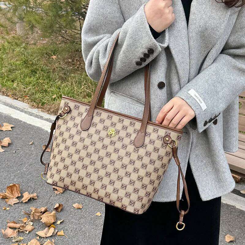 Hot Selling Women's Underarm Tote Bag Large Capacity With European Vintage Print Perfect For Commuting Office Outings Designer Bags