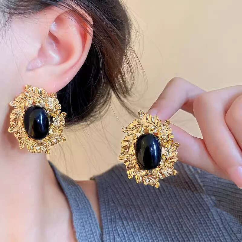 High-end Metal for Women 2025 New Style Unique Niche Design Stud Elegant Korean Earrings