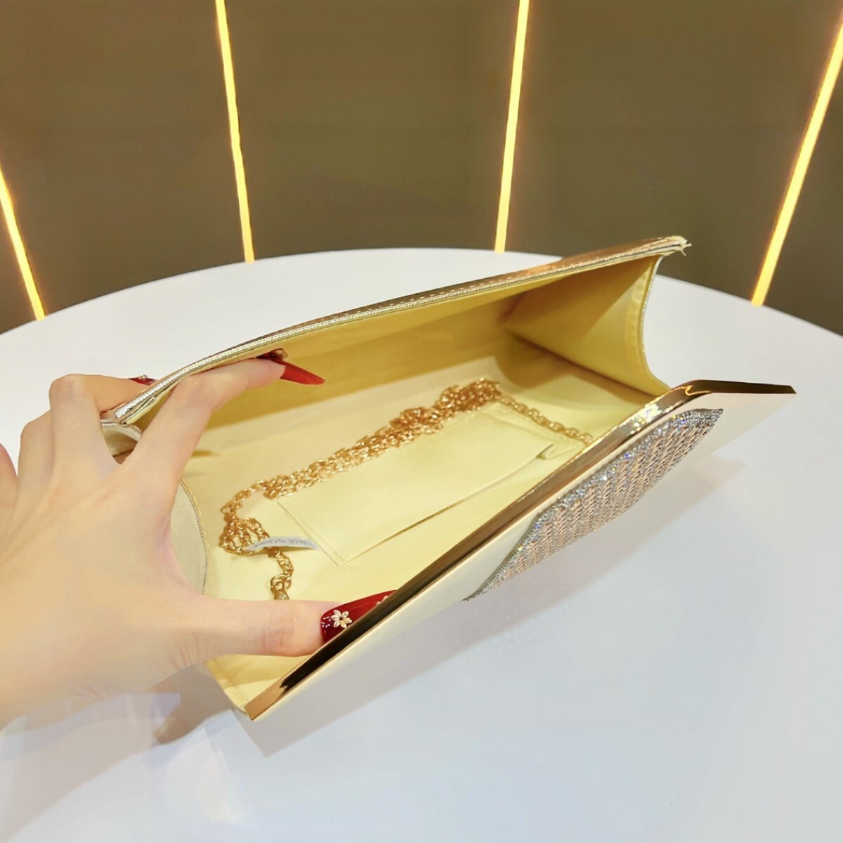 2025 Autumn New Women's Handbag with Diamond Inlaid Packaging Decoration, Hand held Bag, Autumn New Designer Bag, Women's Wallet