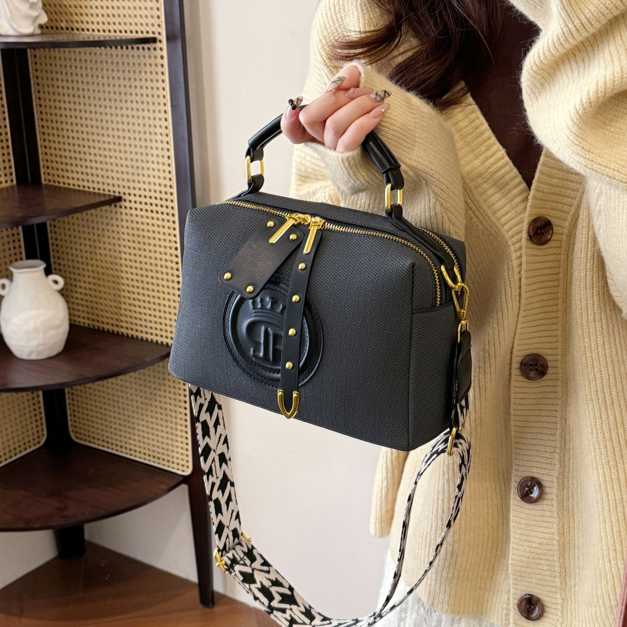 Free Shipping Fashion Boston Pillow 2025 New Women's Designer Handbag Multifunctional High-end Shoulder Crossbody Bag Commuting Bag Wallet