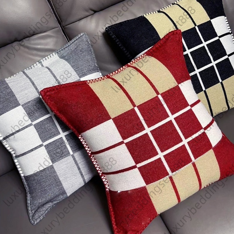 Designer pillowcase H Nordic-style pillowcase sample house lunch break sofa cushion car lumbar support backrest cushion wool knitted pillow