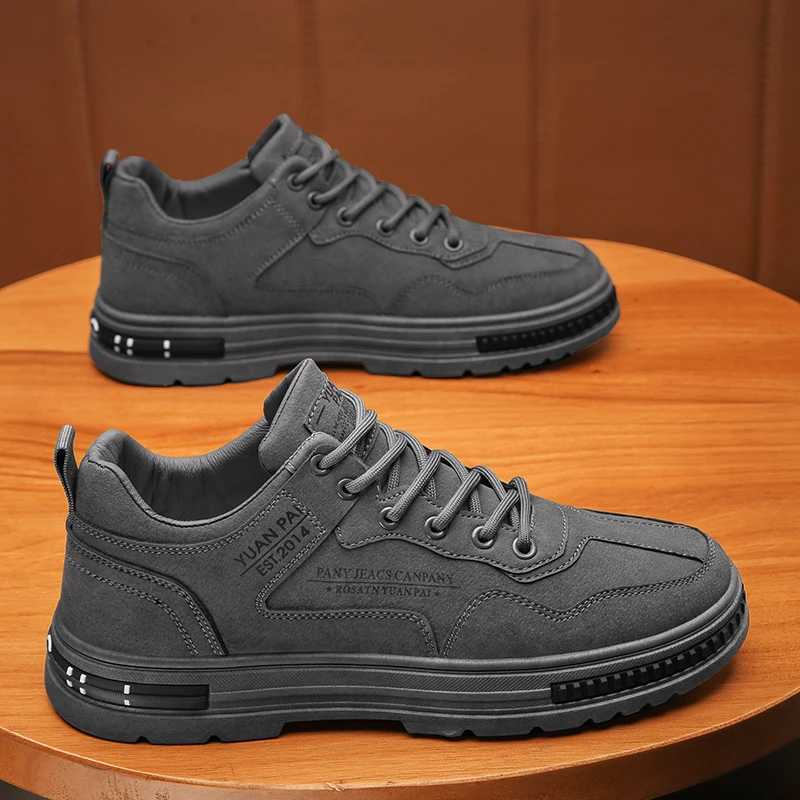 2025 new fashionable and trendy mens shoes casual sports shoes comfortable and versatile. Z250812