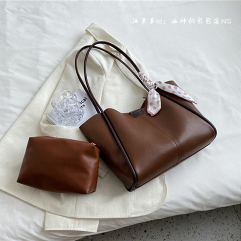 designer bag Large Capacity Summer Bag for Luxury bag Women 2025 New Versatile Shoulder Bag Fashionable Design Stylish Commuter Tote Bag