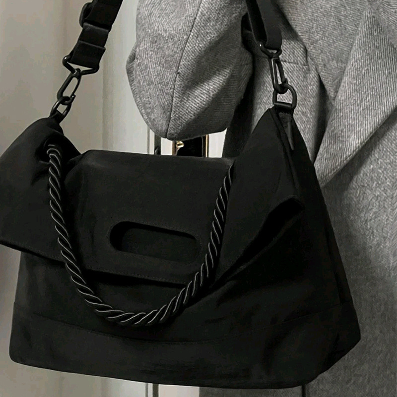New Fashion Wide Strap Black Crossbody for Female Students High-end Versatile Messenger Commuter Tote Bag