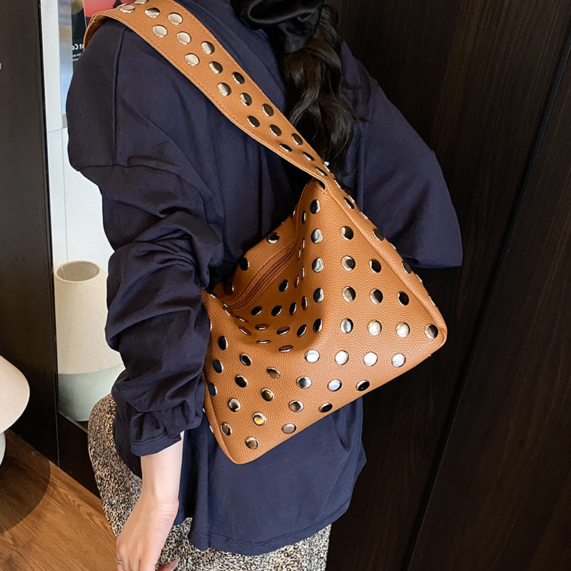 Fashion Design Box Shoulder New Rivet Inlaid Personality Underarm Bag