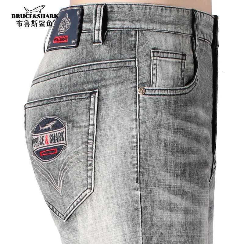 New Summer Mens Gray Jeans Casual Straight Thin Stretch Cotton Denim Bruce Classic Mid Rise Jeans Mens Fashion Embroidery X250812