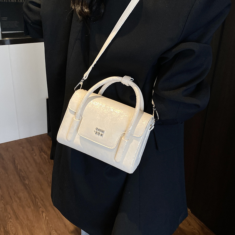 New Fashion Small Square for Women, Design with a Sense of Sophistication, Commuter Handbag, Single Shoulder Crossbody Bag