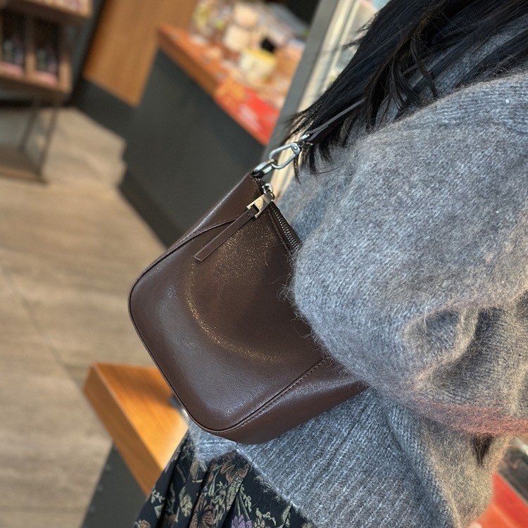 2025 new designer high-end niche cowhide women's shoulder crossbody bag