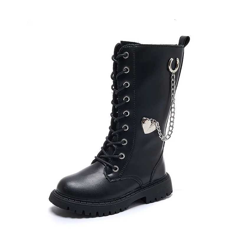 2023 New Korean Style Winter Girls Boots Sle Britain Sle Children Fashion Versatile Soft Princess Shoes High Boots Chains Love PU XJ250812
