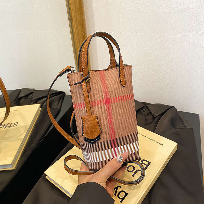 DHessentials 2025 Trendy Plaid Shoulder Bag - Lightweight PU Crossbody Purse for Women, Small Square Bucket Bag (460g)