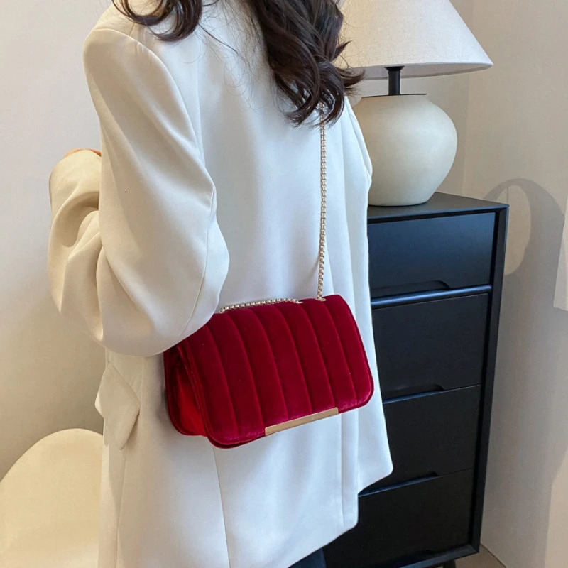 Vintage Velvet Womens Small Square Shoulder Bag Elegant Evening Handbag Ladies Fashion Chain Crossbody Bags Female Clutch Purse 250809