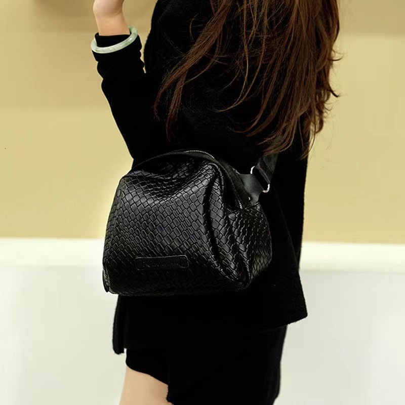 Luxury Bag Designer Bag Tote Bag 2025 Hot Fashion Versatile Light Luxury Women's Single Shoulder Crossbody Casual Simple Black Small Bag Shell Ba