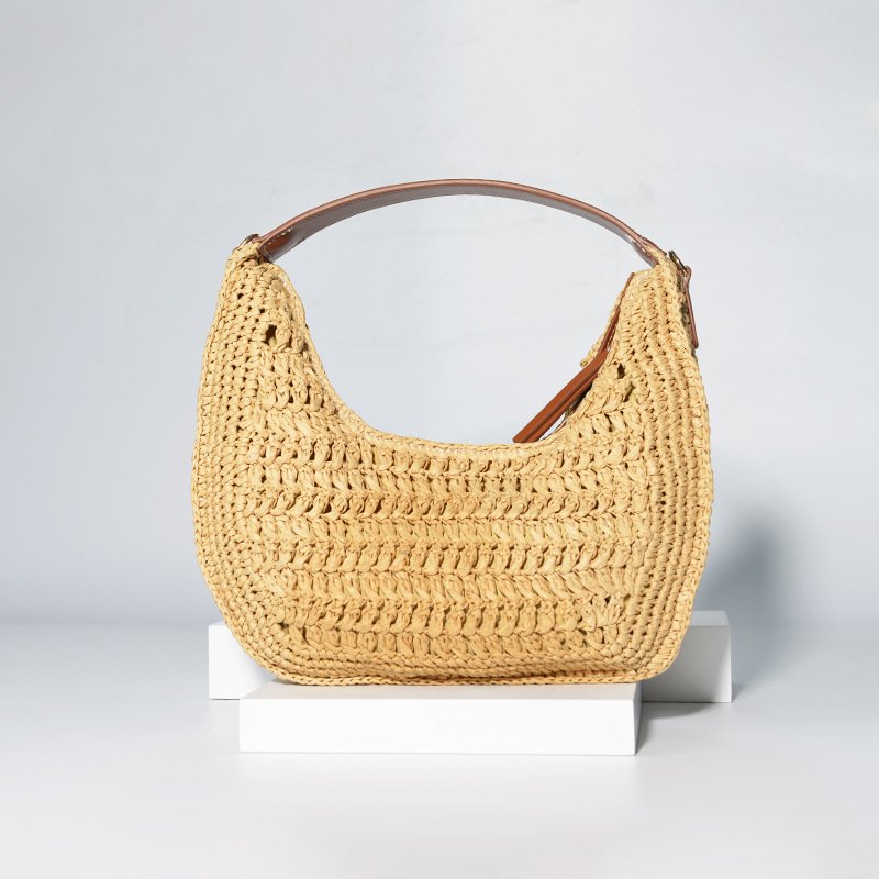 2025 New Designer Fashionable and Simple Hand Woven Straw Bag Design Sense Leisure Commuter Underarm Bag