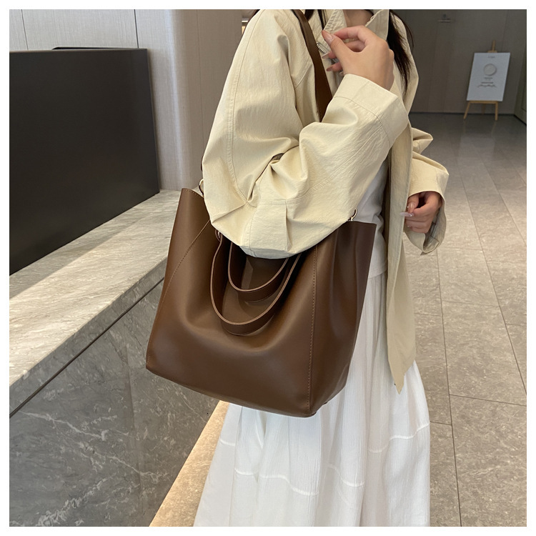 2025 New Free Shipping Women's Designer Handbag European And American Retro Women's High-quality Bucket Bag Shoulder Bag High-end Dinner Bag