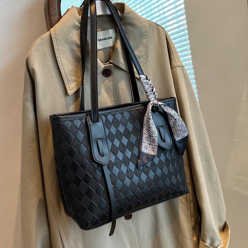 designer bag Summer Fashion Large Bag for Women 2024 New Commuter Luxury bag Versatile Design Sense Single Shoulder Bag Large Capacity Tote Bag