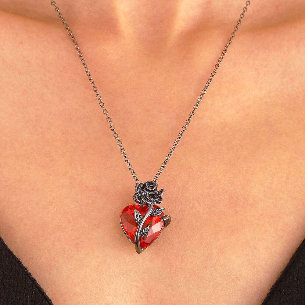 Dark Gothic Heart Rose Necklace for Women, Heart-Shaped Clavicle Chain, Valentine's Day