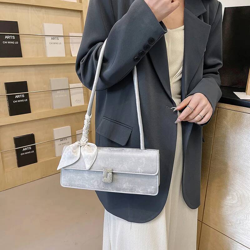 New French Niche Women's Sier Shoulder Pop Texture Underarm Baguette Bags Designer Handbag Women Bag high-quality