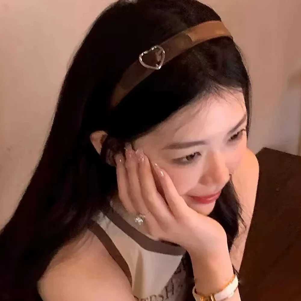 Fashion Coffee Brown Leather Buckle Hairband Hair Accessories Band for Women Spring Autumn Warm PU Leather Bands X250812