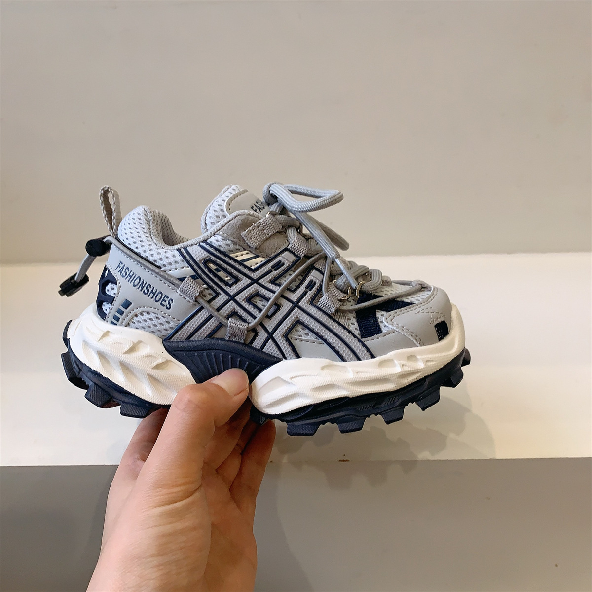 Free shipping designed for children's sports shoes Lightweight breathable versatile and trendy shoes for boy and girl