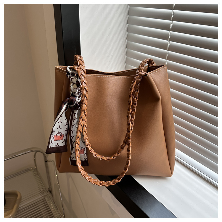 Large Capacity Casual Early Autumn New Textured Fashion Solid Color Scarf Stylish Commuter Tote Shoulder Bag ddmymarket