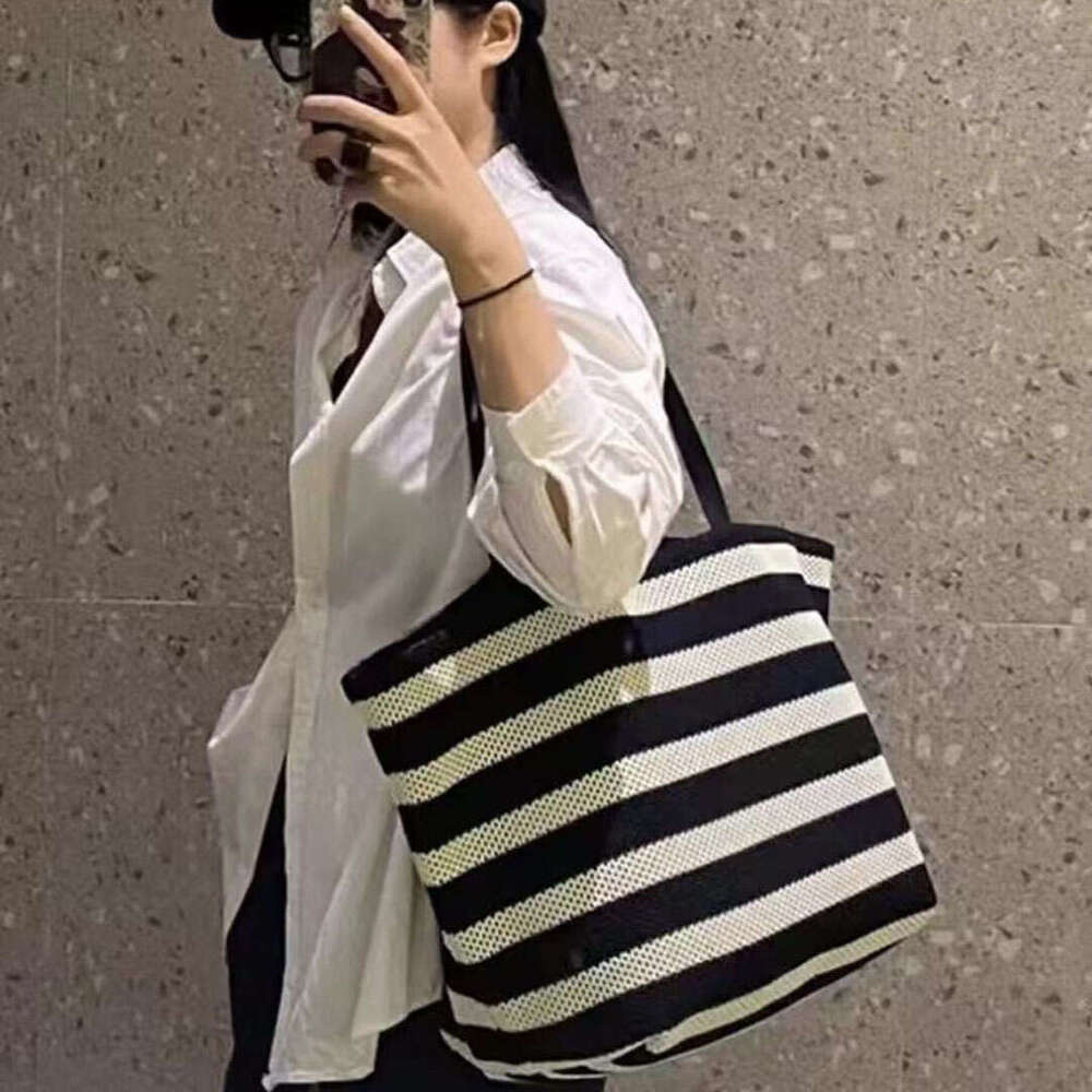 New Large Capacity Single Shoulder Black And White Striped Woven Tote Bag For Beach Vacation Women B5