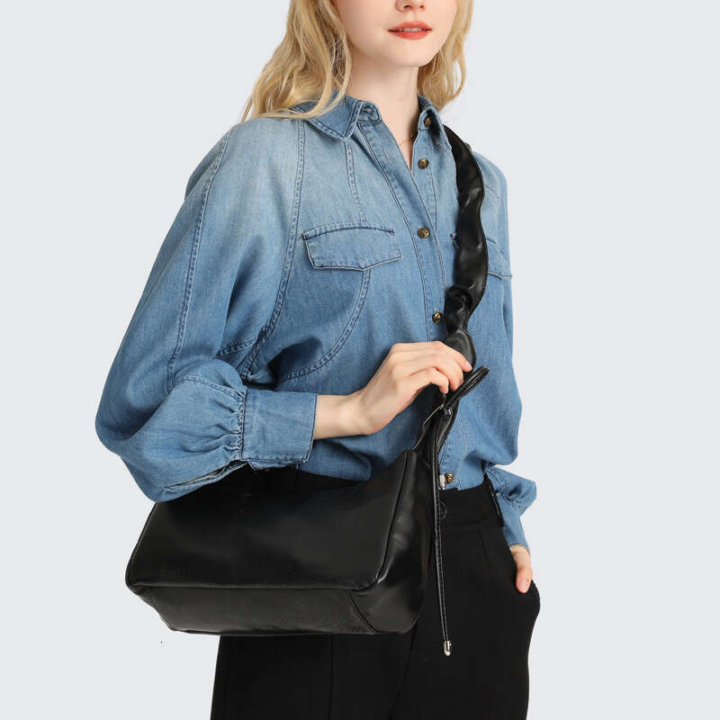 Niche Design Baguette Single Shoulder Crossbody Pleated Cloud Underarm Bag Spring Summer New High-End Feel B5